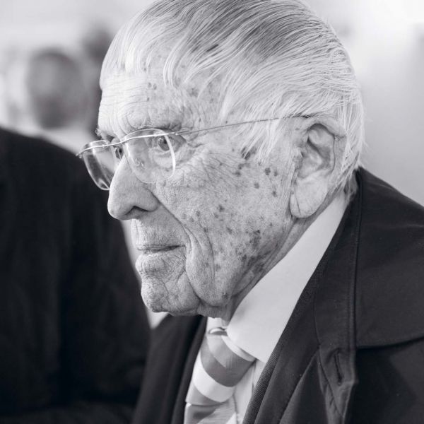 Reiner Kunze bei der Eröffnung der Ausstellung „Ich habe die tschechische Sprache geheiratet“ im Oberen Schloss in Greiz am 9. März 2025